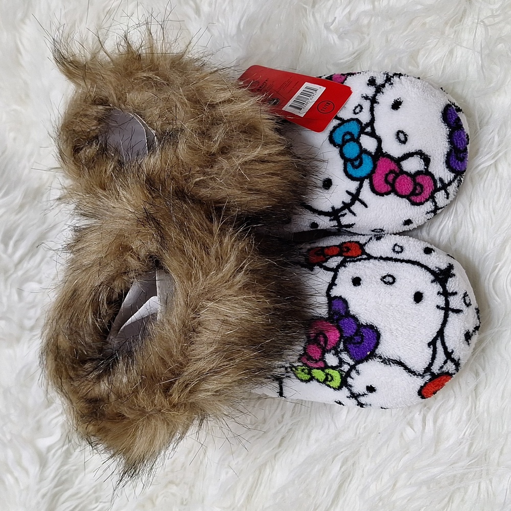 HELLO KITTY slippers NWT
